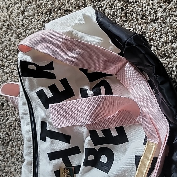 Benefit Cosmetics Duffle Bag EUC - Picture 4 of 7